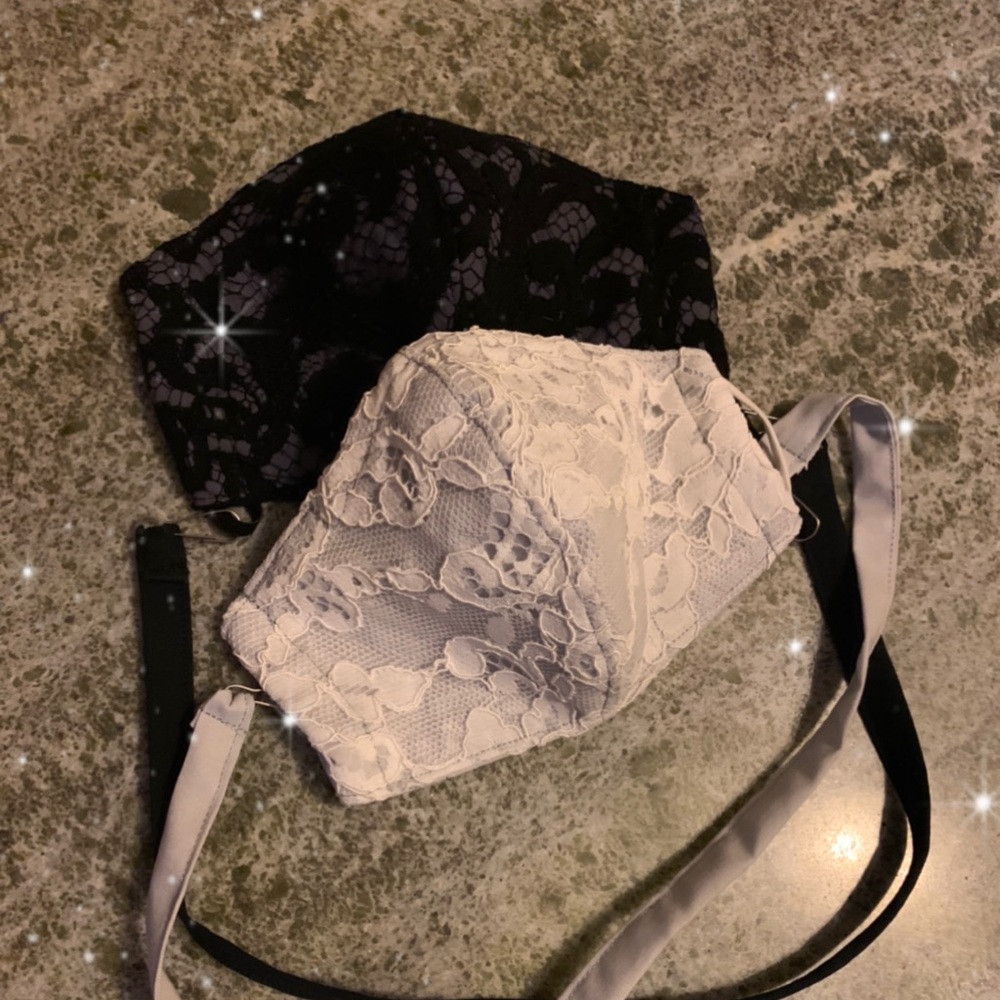 Lace face mask with lanyard🤩